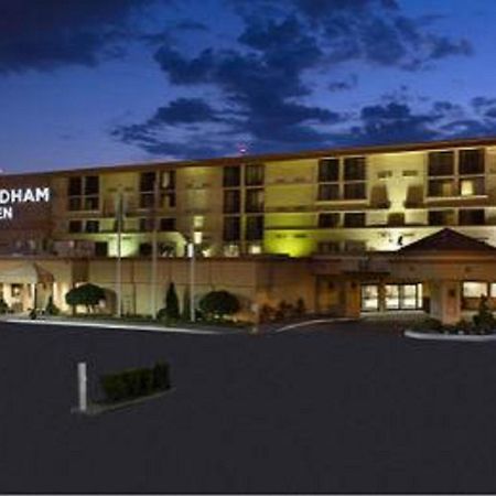 Wyndham Garden Hotel Newark Airport Экстерьер фото