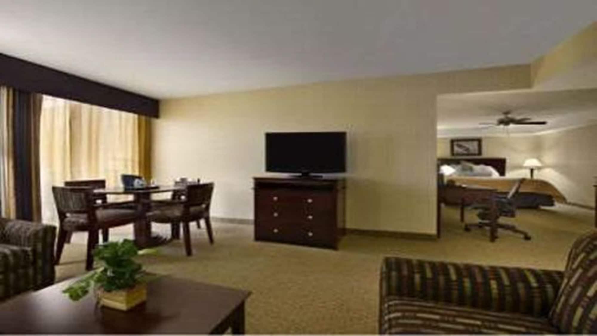 Wyndham Garden Hotel Newark Airport Номер фото
