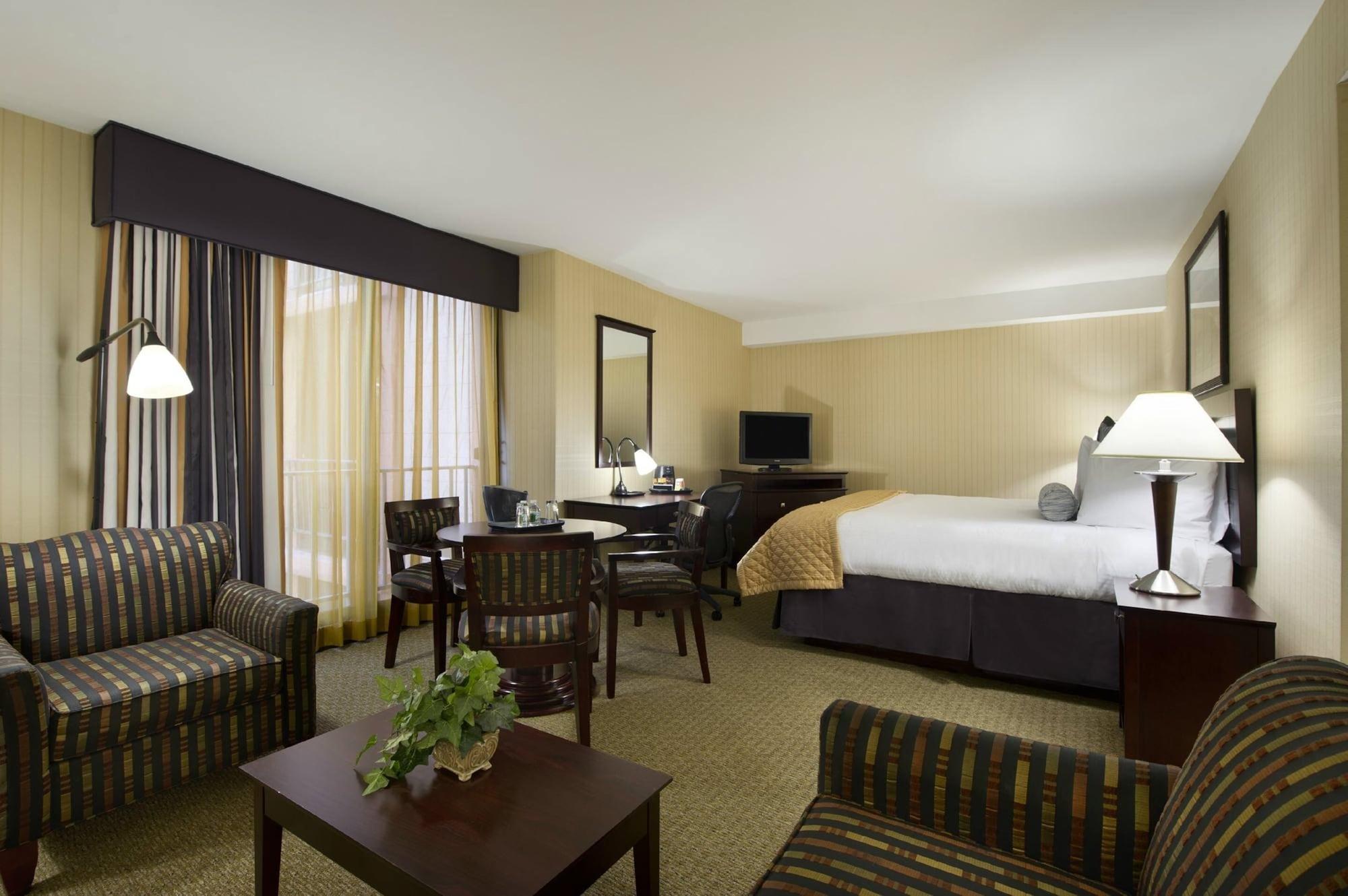 Wyndham Garden Hotel Newark Airport Экстерьер фото