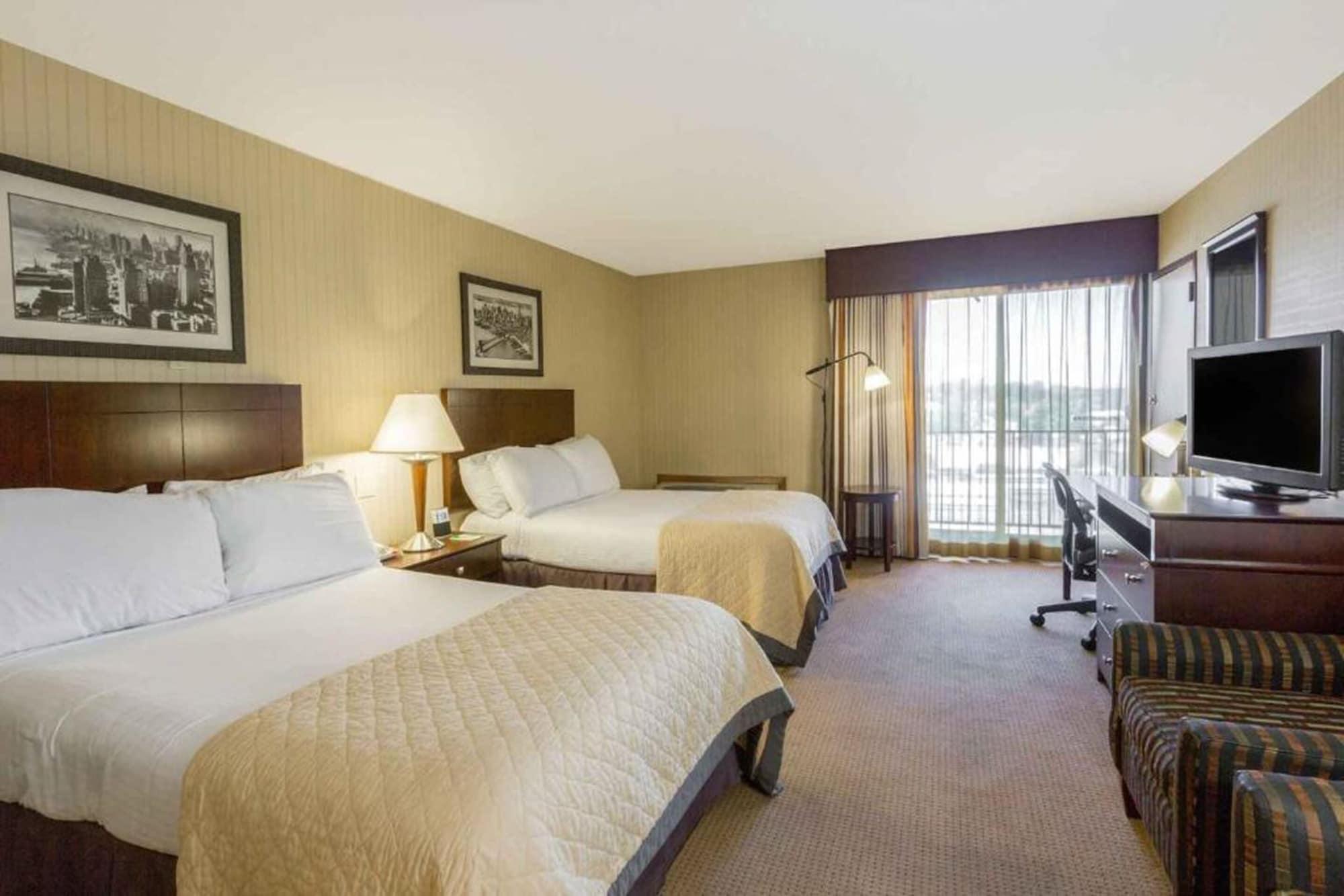 Wyndham Garden Hotel Newark Airport Экстерьер фото