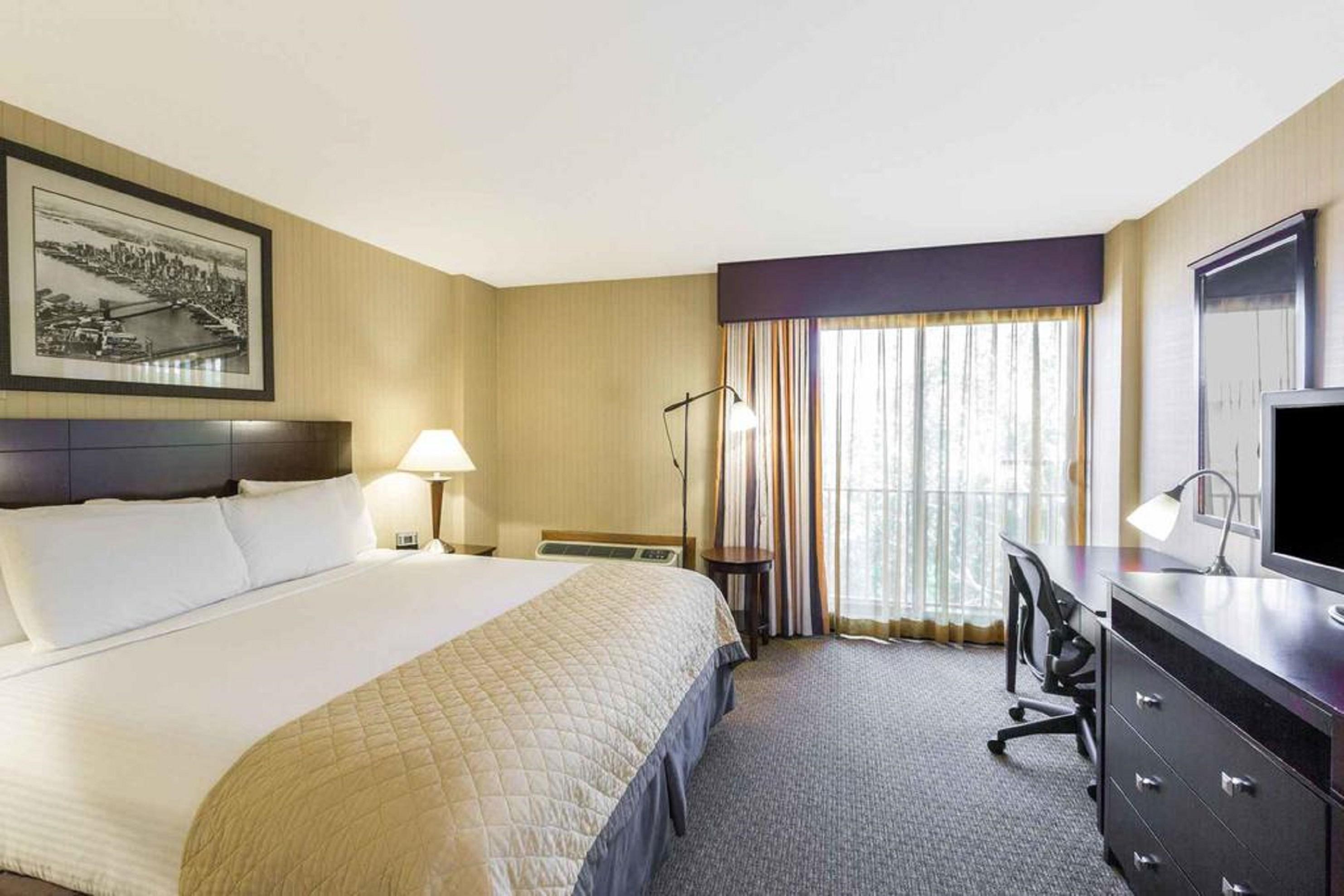 Wyndham Garden Hotel Newark Airport Экстерьер фото