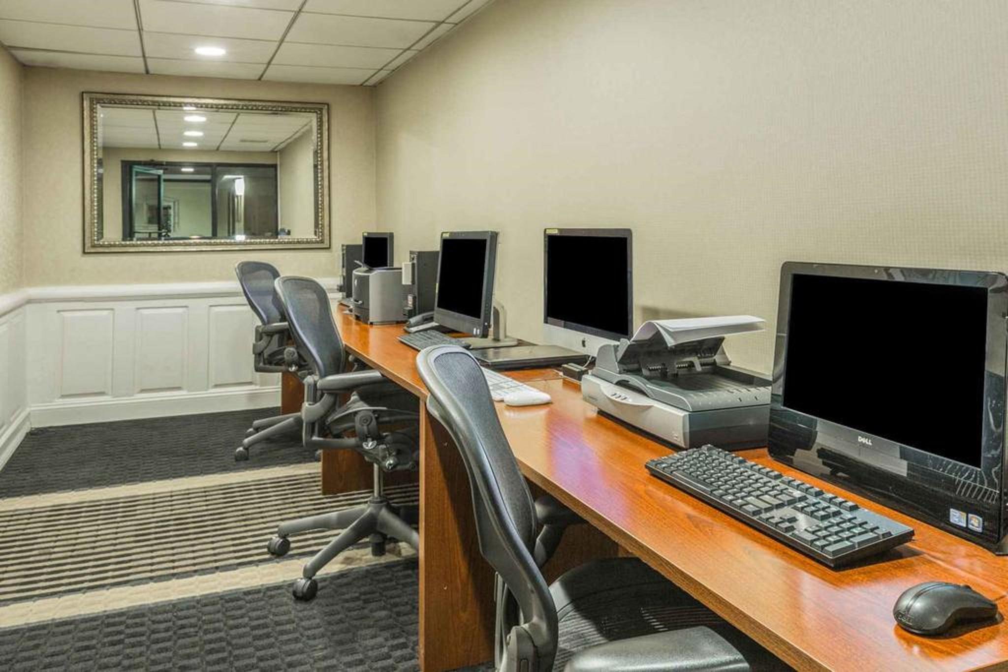 Wyndham Garden Hotel Newark Airport Экстерьер фото