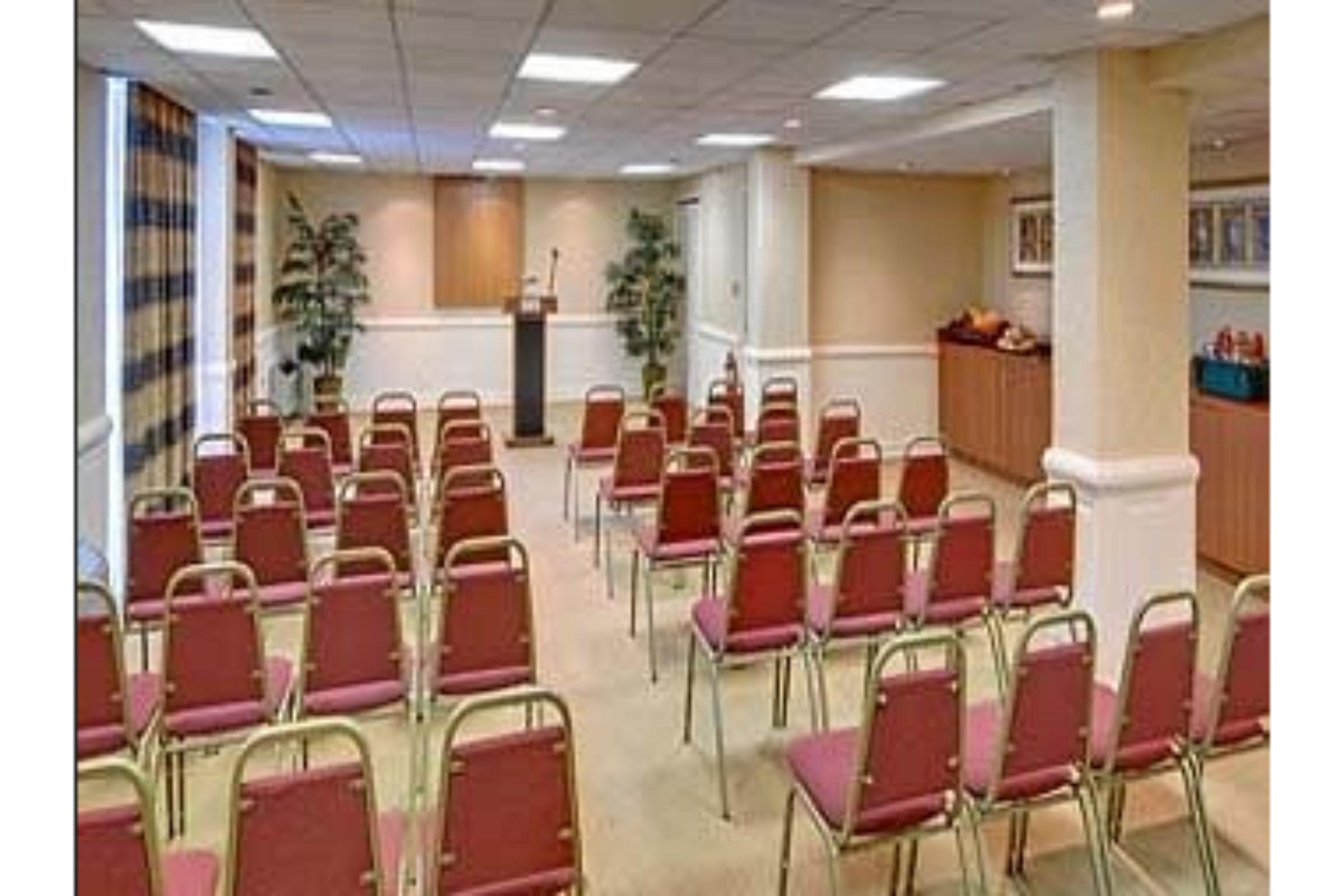 Wyndham Garden Hotel Newark Airport Экстерьер фото