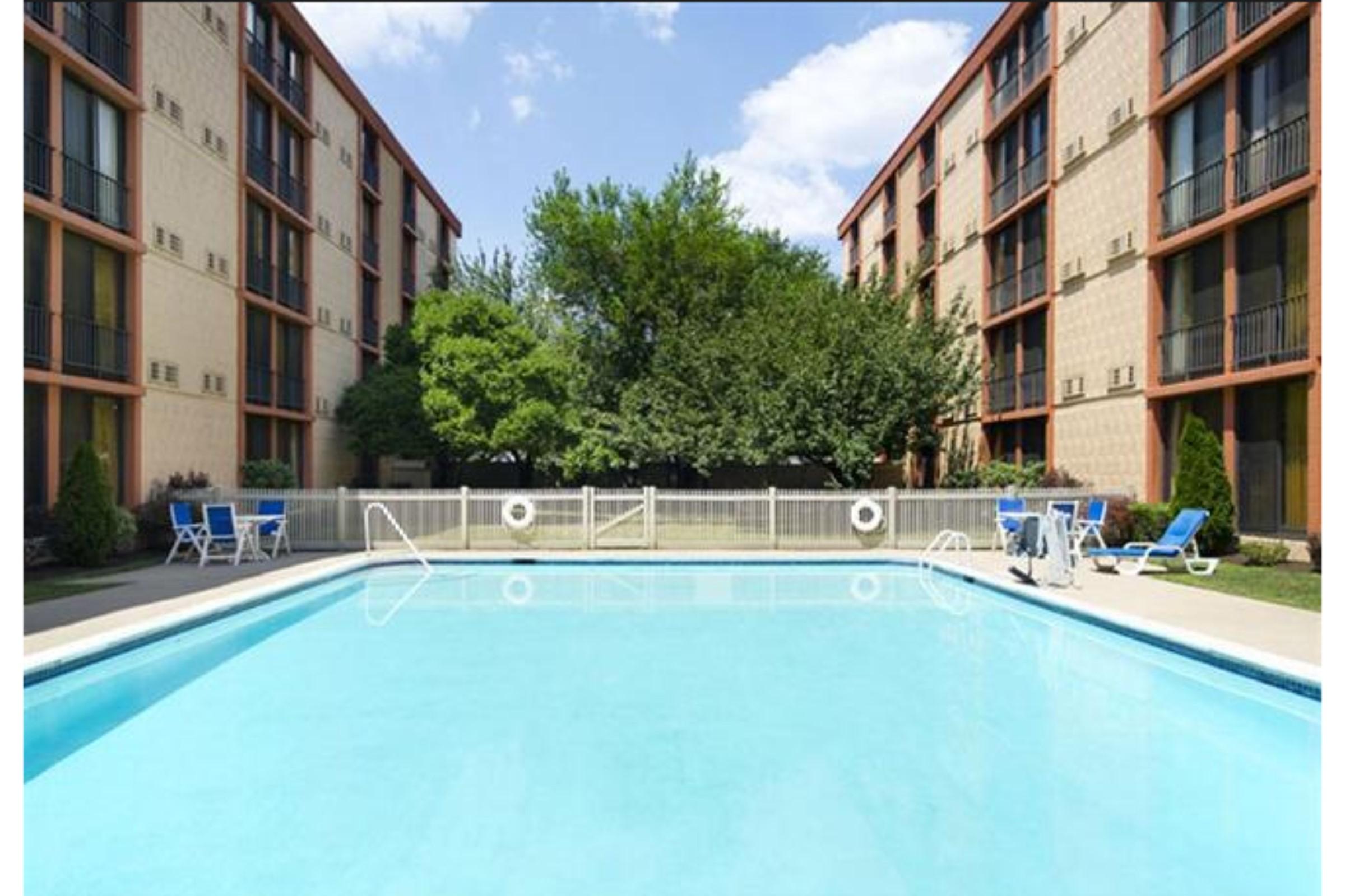 Wyndham Garden Hotel Newark Airport Экстерьер фото