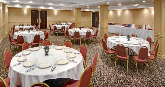 Wyndham Garden Hotel Newark Airport Ресторан фото